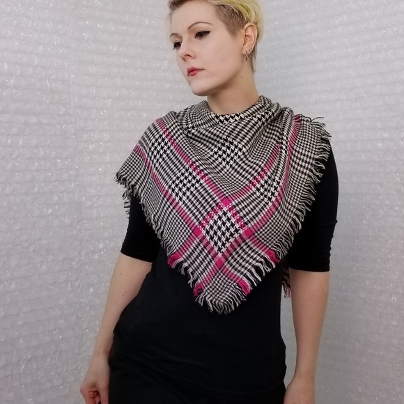 black/white/pink houndstooth fringe square scarf - Picture 4 of 6